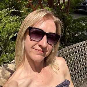 Meet your Posher, Caroline